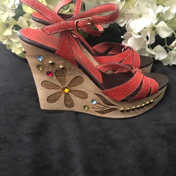Hype Shoes - Hype summer leather platforms in size 6M